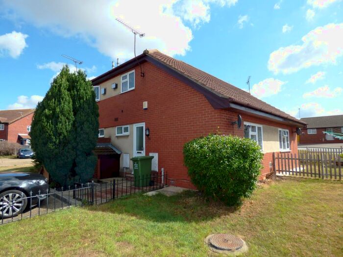 1 Bedroom House To Rent In Broad Oaks, Wickford, Essex, SS12