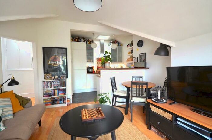 2 Bedroom Flat To Rent In Muswell Hill Road, N10