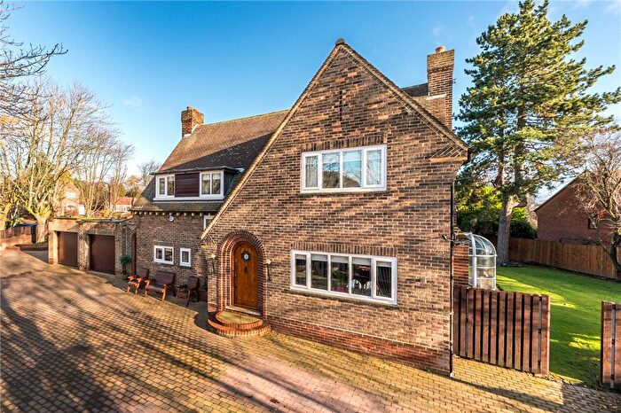 4 Bedroom Detached House For Sale In Broomhall Avenue, Wakefield, West Yorkshire, WF1