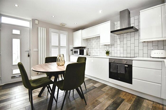 3 Bedroom Terraced House For Sale In Rivelin Park, Kingswood, Hull, HU7