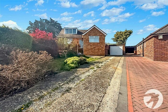 3 Bedroom Bungalow For Sale In Sharfleet Drive, Rochester, Kent, ME2