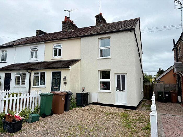2 Bedroom End Of Terrace House To Rent In Smith Road, Reigate, Surrey, RH2