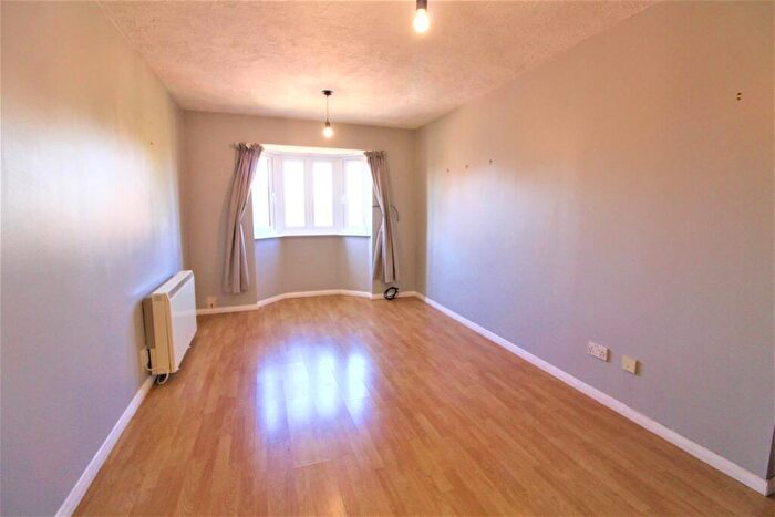 1 Bedroom Flat To Rent In Keats Close, Ponders End, EN3