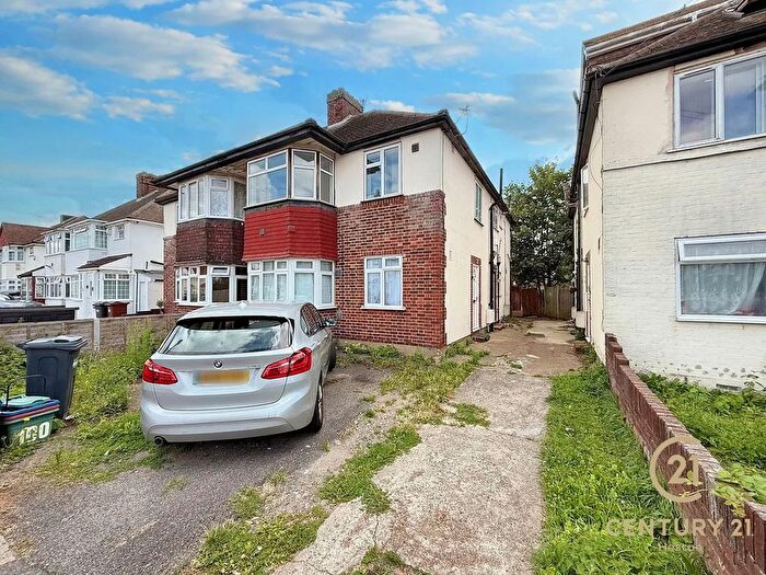 2 Bedroom Maisonette For Sale In Munster Avenue, Hounslow, TW4
