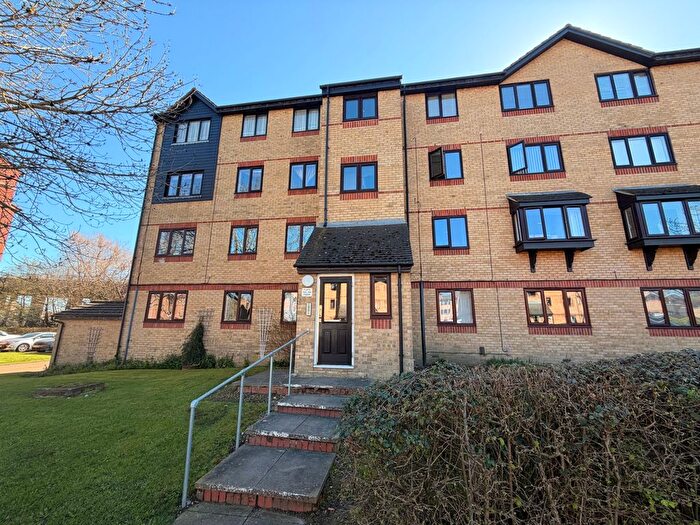 2 Bedroom Flat For Sale In Chestnut Road, Vange, Basildon, Essex, SS16