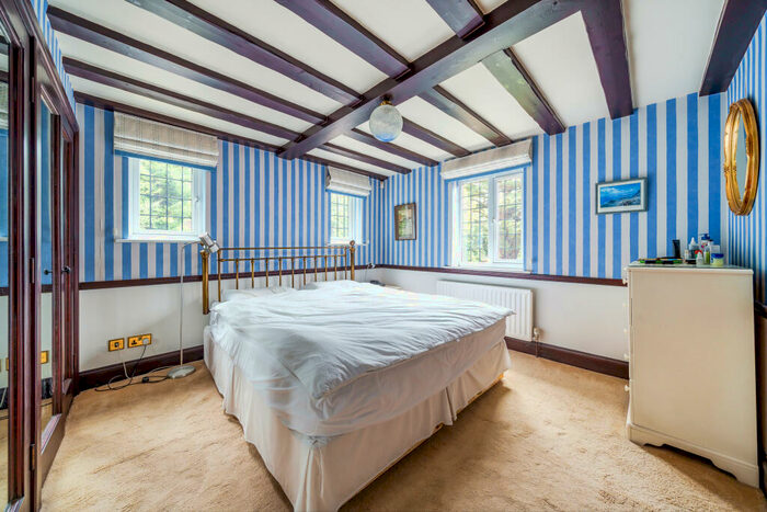 2 Bedroom Flat For Sale In Framewood Road, Fulmer, SL2