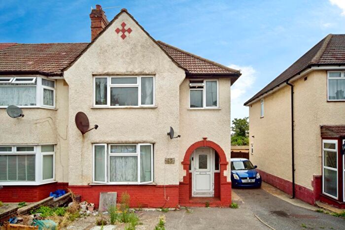 3 Bedroom Semi-Detached House For Sale In Coles Green Road, London, NW2