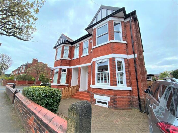 5 Bedroom Semi-Detached House To Rent In Pine Grove, Eccles, Manchester, M30