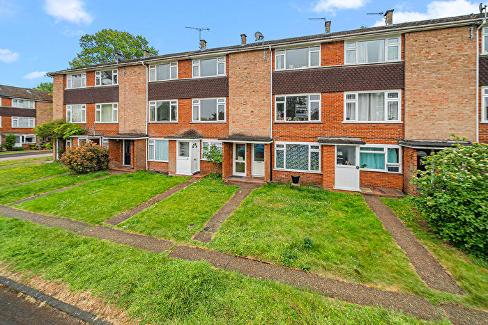 2 Bedroom Duplex For Sale In Simplemarsh Road, Addlestone, KT15