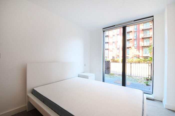 2 Bedroom Flat To Rent In Oldfield Road, Salford, M5