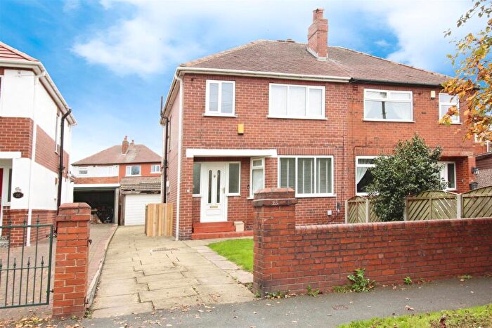 3 Bedroom Semi-Detached House For Sale In Hawkhill Avenue, Leeds, LS15