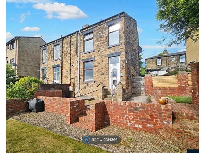 2 Bedroom End Of Terrace House To Rent In Brookroyd Lane, Batley, WF17
