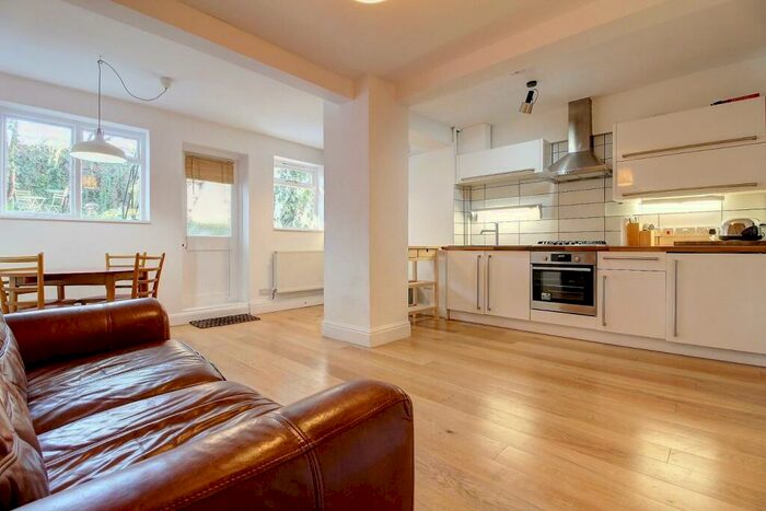 1 Bedroom Apartment To Rent In Kingsland Road, Dalston, London, E8