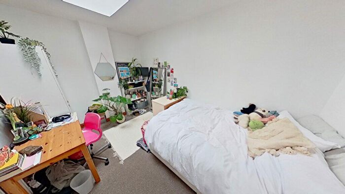 6 Bedroom House To Rent In B Dawlish Road, Selly Oak, Birmingham, B29