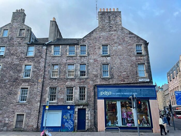 4 Bedroom Flat To Rent In West Nicolson Street, Edinburgh, EH8