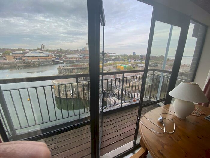 2 Bedroom Apartment To Rent In South Ferry Quay, L3