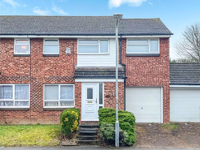 3 Bedroom End Of Terrace House For Sale In Braybrooke Drive, Furzton, Milton Keynes, MK4