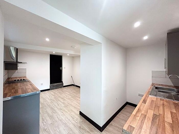 1 Bedroom Flat To Rent In Wellington Road, Manchester, M30