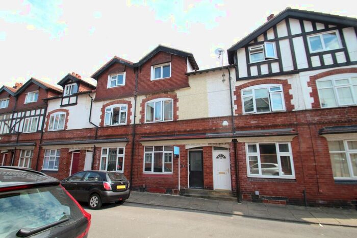 1 Bedroom Flat To Rent In Hawthorn View, Leeds, West Yorkshire, LS7