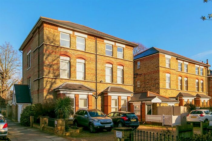 2 Bedroom Flat To Rent In Stanley Road, Teddington, TW11