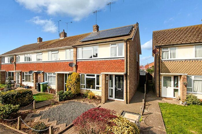 3 Bedroom Semi Detached House For Sale In Sussex Gardens, Rustington, BN16