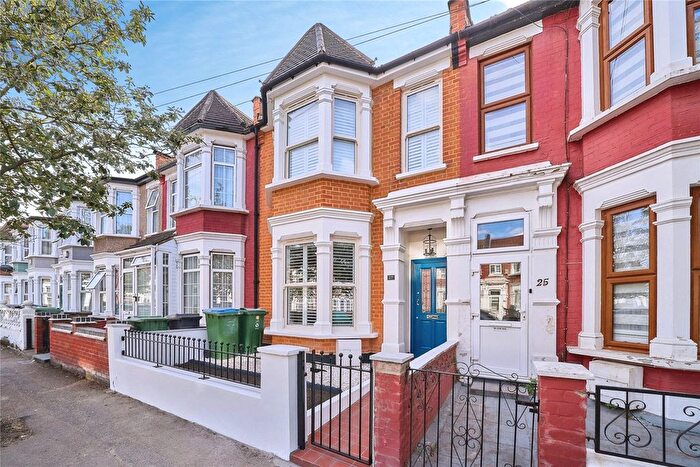 5 Bedroom End Of Terrace House For Sale In Leasowes Road, London, E10
