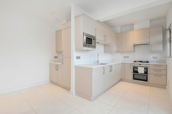 2 Bedroom Flat To Rent In Coombe Road, New Malden, KT3