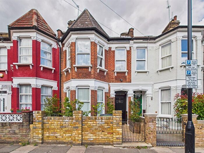 3 Bedroom Property For Sale In Woodside Gardens, London, N17
