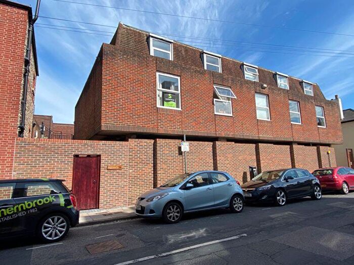 2 Bedroom Maisonette To Rent In St. Johns Street, Chichester, PO19