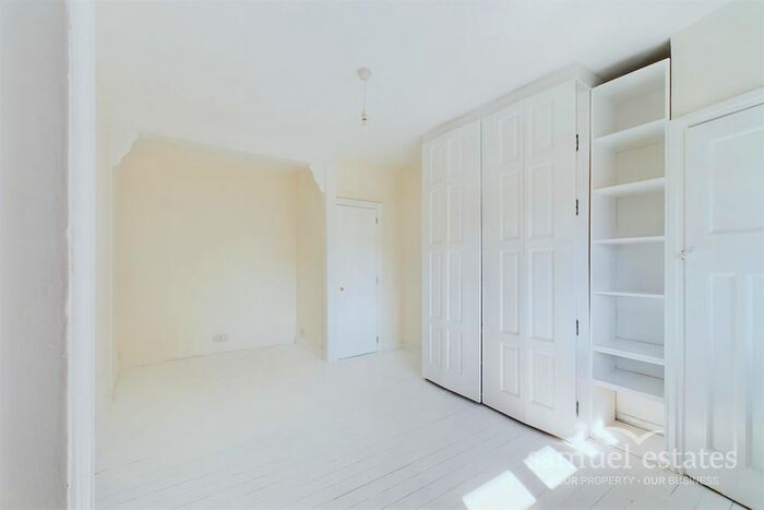 Studio To Rent In Tudor Close, Brixton, SW2