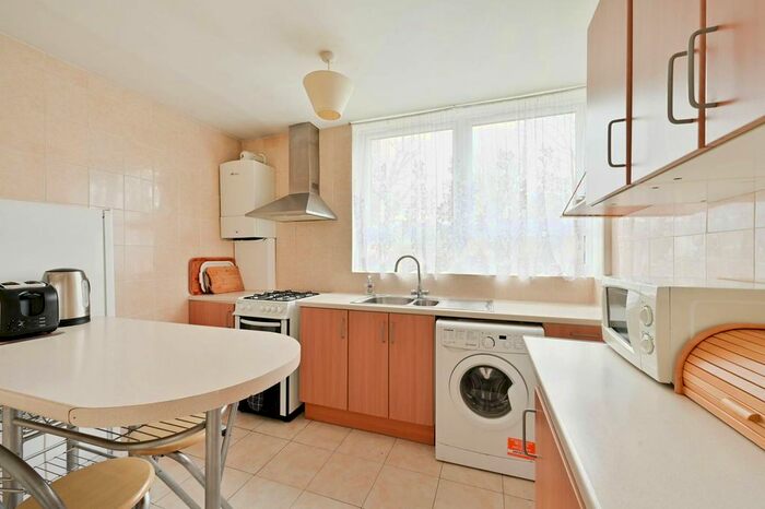 2 Bedroom Flat To Rent In Stoford Close, Southfields, London, SW19