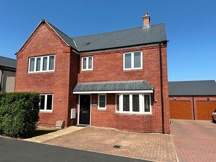4 Bedroom Detached House For Sale In Buttercup Close, Raunds, NN9