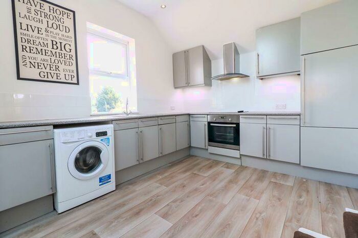 2 Bedroom Flat To Rent In Willoughby Road, Slough, SL3