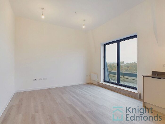 2 Bedroom Flat To Rent In Gabriels Hill, Maidstone, ME15