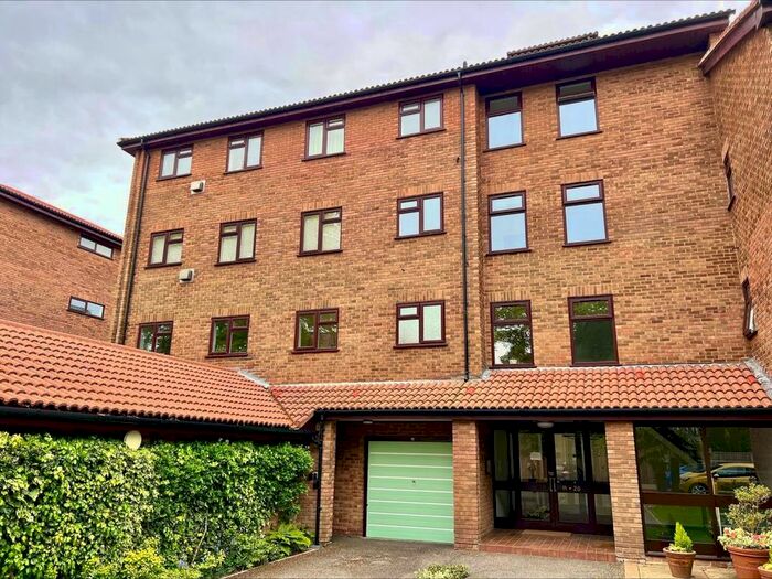 2 Bedroom Flat To Rent In Chine Crescent Road, Westbourne, Bournemouth, BH2