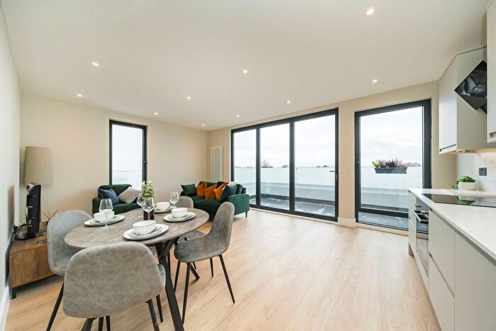 2 Bedroom Flat For Sale In Elm Grove, Wimbledon, SW19