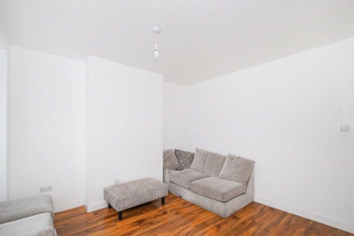 3 Bedroom Terraced House For Sale In Cavendish Drive, Leytonstone, E11