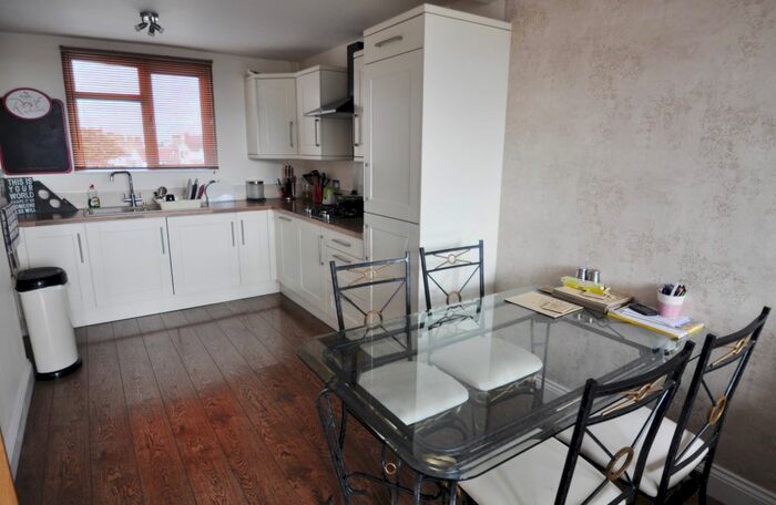 2 Bedroom Flat To Rent In London Road, Westcliff-On-Sea, SS0