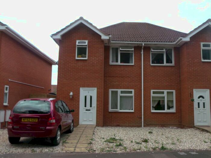 3 Bedroom Semi-Detached House To Rent In Hamp Green Rise, Bridgwater TA6