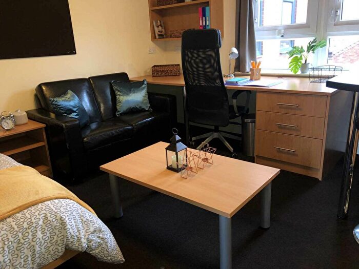 Studio To Rent In Woodgate, Loughborough, LE11