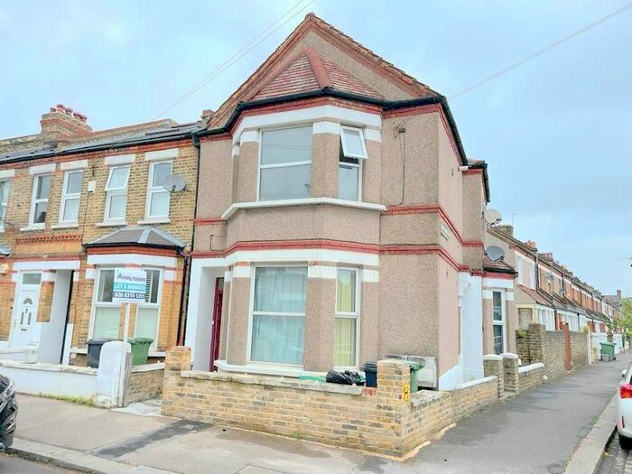 2 Bedroom Flat To Rent In Ballina Street, Honor Oak, London, SE23