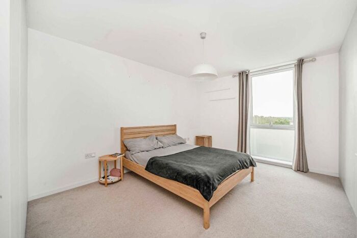 1 Bedroom Flat For Sale In Bollo Bridge Road, Acton, W3