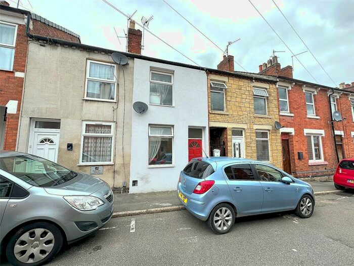 2 Bedroom House To Rent In Princes Street, Kettering, Northamptonshire, NN16