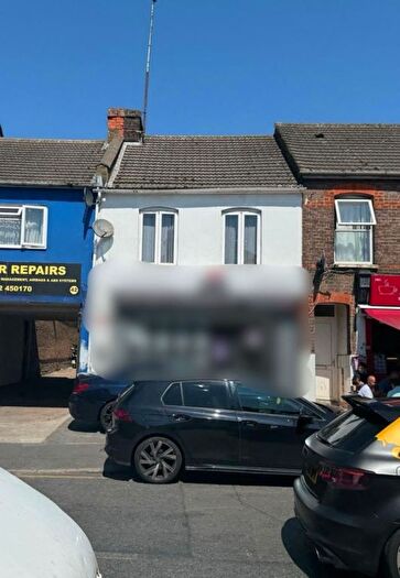 2 Bedroom Flat To Rent In Bury Park Road, Luton, LU1