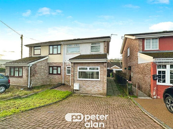 3 Bedroom Semi-Detached House To Rent In Tylcha Fach Estate, Tonyrefail, Porth, CF39