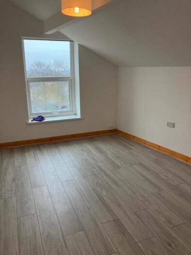 2 Bedroom Flat To Rent In Parkside Rd, Bradford, BD5