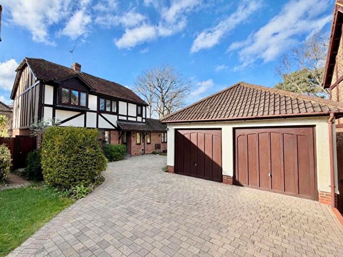 4 Bedroom Detached House For Sale In Shrublands Drive, Lightwater, GU18