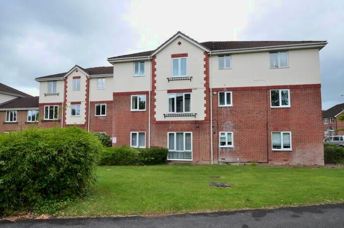2 Bedroom Flat To Rent In Garden Close, Andover, Hampshire, SP10