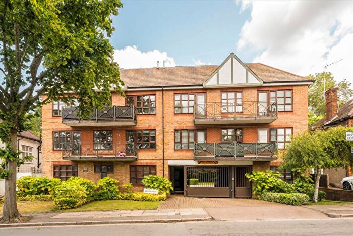 2 Bedroom Flat For Sale In Woodside Lane, North Finchley, N12