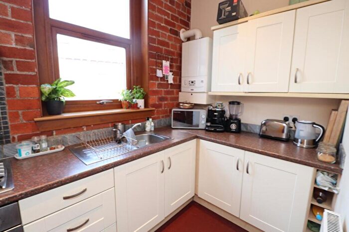 2 Bedroom Flat To Rent In Paisley Grove, Leeds, West Yorkshire, LS12